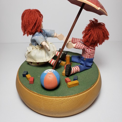 1971 Hand Crafted Wood ANRI Spinning Music Box Raggedy Ann Andy Plays Raindrops - Picture 8 of 17