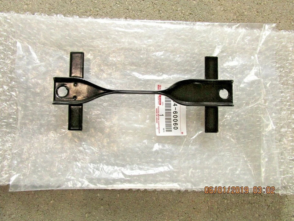 69-84 TOYOTA LAND CRUISER FJ40 FJ45 SOPORTE DE ABRAZADERA DE SUJECIÓN DE BATERÍA FABRICANTE DE EQUIPOS ORIGINALES NUEVO Foto 2 de 3