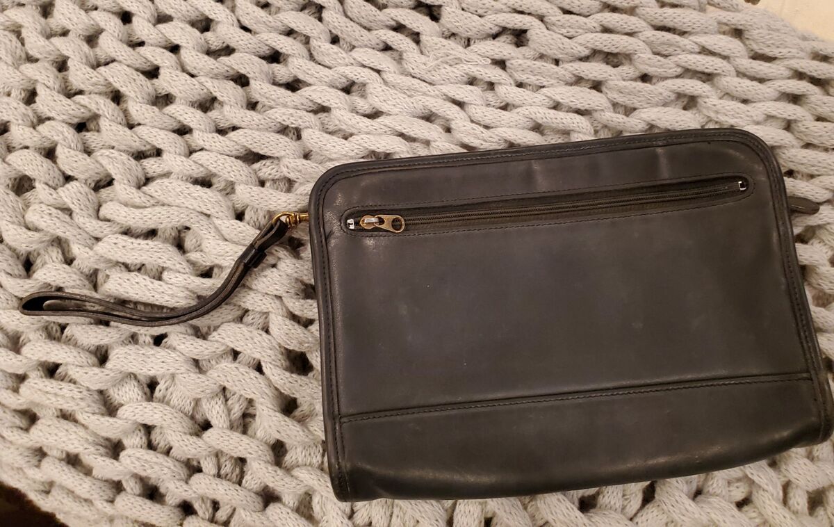 COACH Vintage 9833 International Black Leather Wristlet COACH Vintage 9833 International Black Leather Wristlet