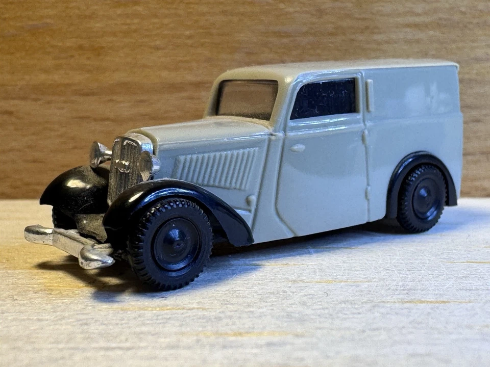 1:87 H0 Brekina, DKW F7 Kastenwagen neutral, grau / schwarz