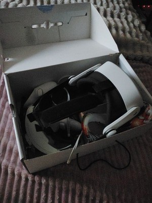 Meta Quest 3 Standalone VR Headset White, 120Hz Refresh Rate, 110° FOV