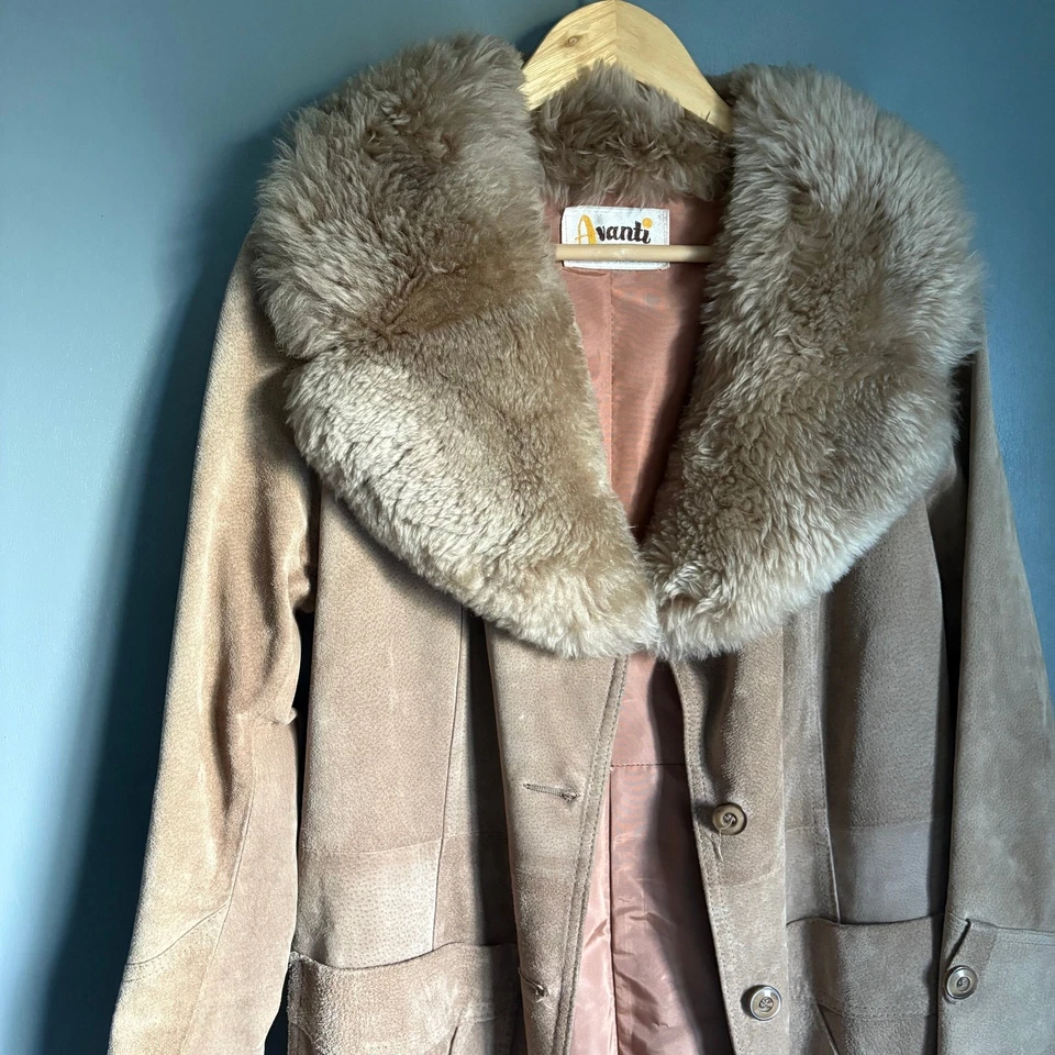 Vintage AVANTI Women's M/L Tan Suede Trench Coat Retro 70's Disco Faux Fur Neck - Image 4 of 4