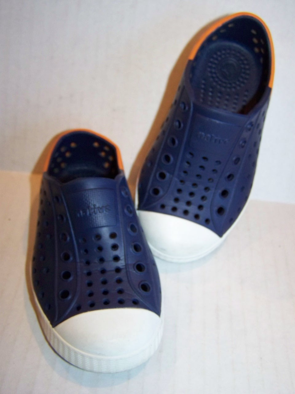 SAOLA Scarpe NATIVE Jefferson Sugarlite slip on impermeabili bambini NUOVE C7 blu navy arancione