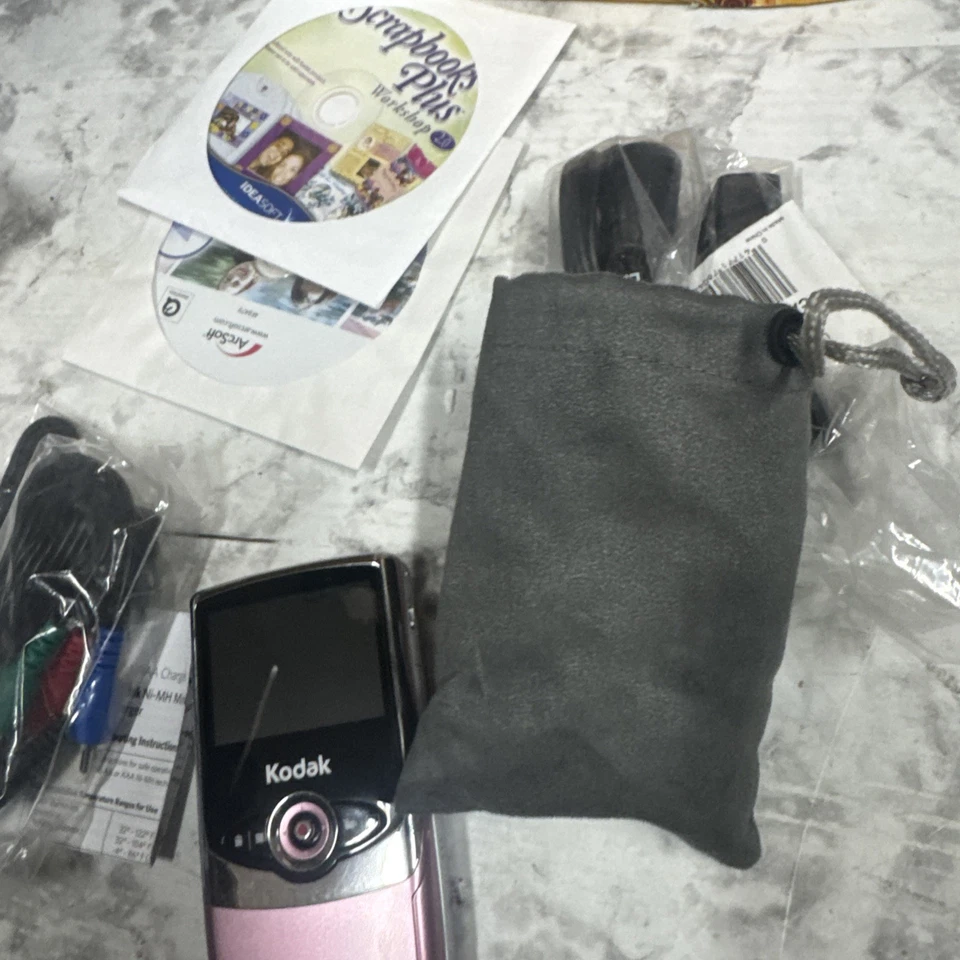 Kodak Zi6 128 MB Camcorder - Pink - Image 4 of 4