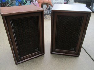 magnavox floor speakers