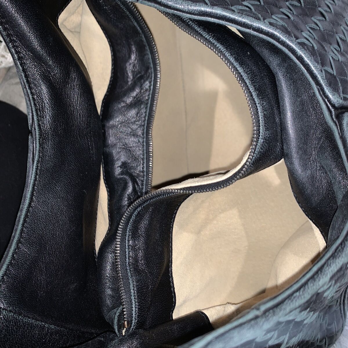 Vintage Bottega Veneta Intrecciato Woven Black Leather Hobo Vintage Bottega Veneta Intrecciato Woven Black Leather Hobo