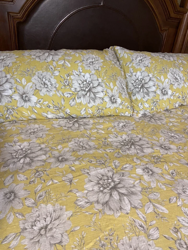 Artelier Nicole Miller King 被子和 2 个 Shams 柔软黄色灰色尘土飞扬的玫瑰 — 第 2/4 张图片