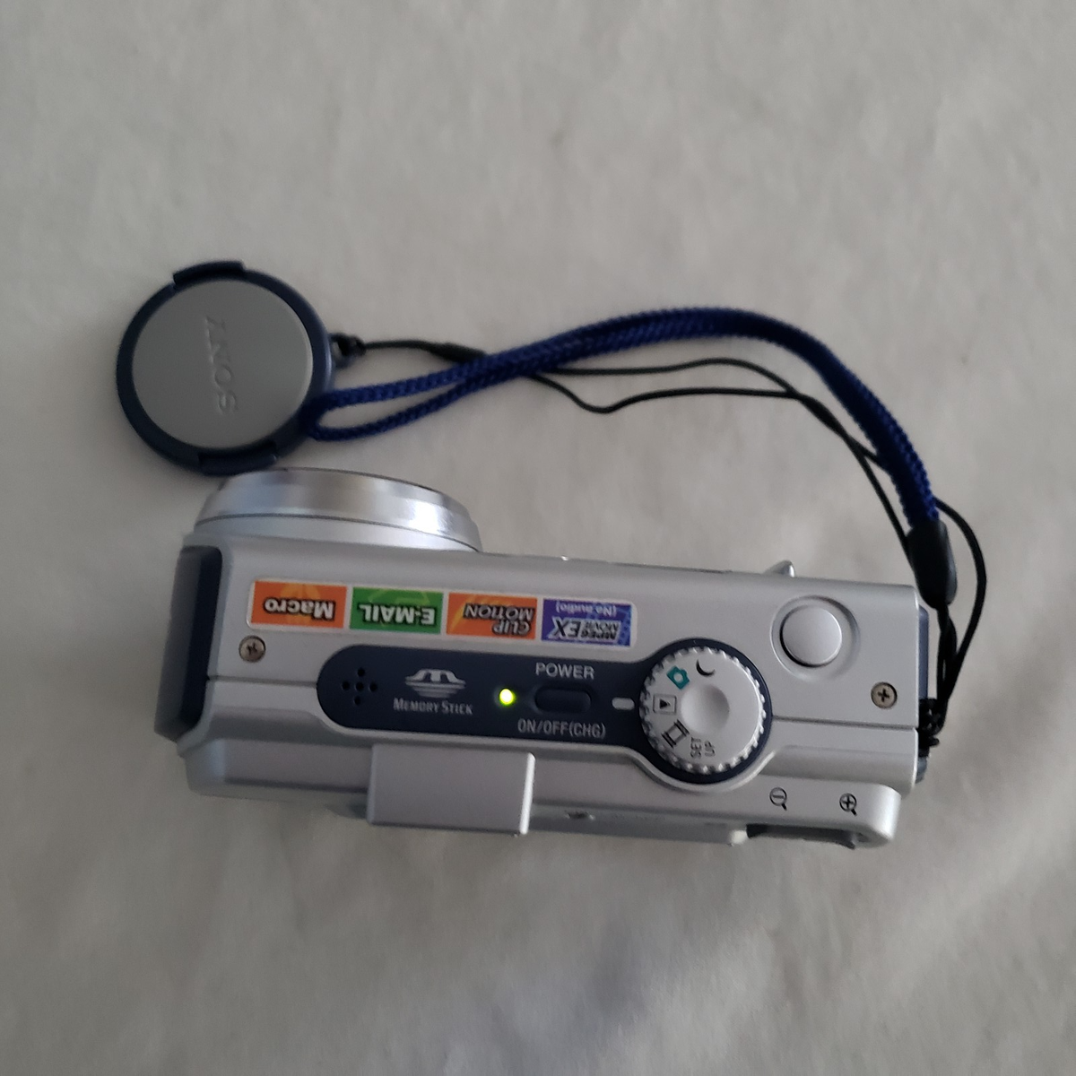 Sony Cyber-Shot DSC-P50 2.1MP Digital Camera Silver 64MB SD Card