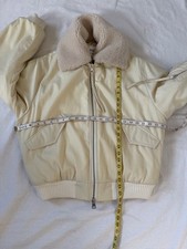 AMI Alexandre Mattiussi Kremowa kurtka bomberka z kołnierzem ścinającym Rem rozmiar S