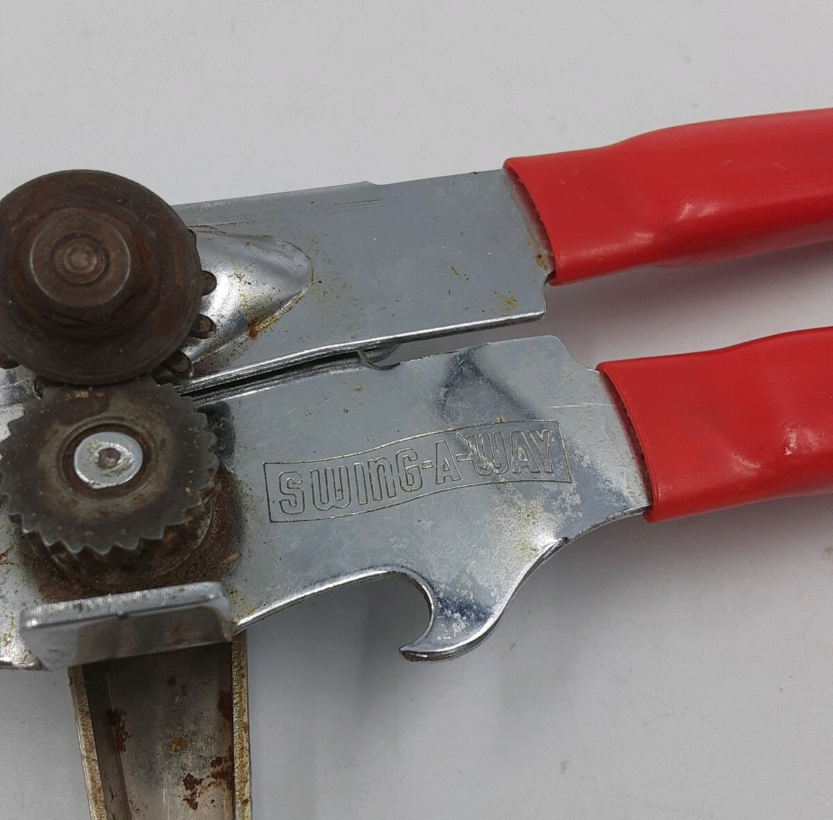 Vintage Classic SwingAWay Red Handle Manual Hand Can Opener Made in