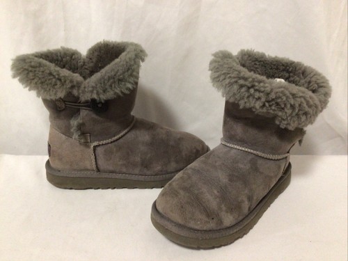 UGG Australia  Bailey Button II Kids Youth Boot Size 4 Gray EUR 34/UK 3....L27 - Afbeelding 2 van 10