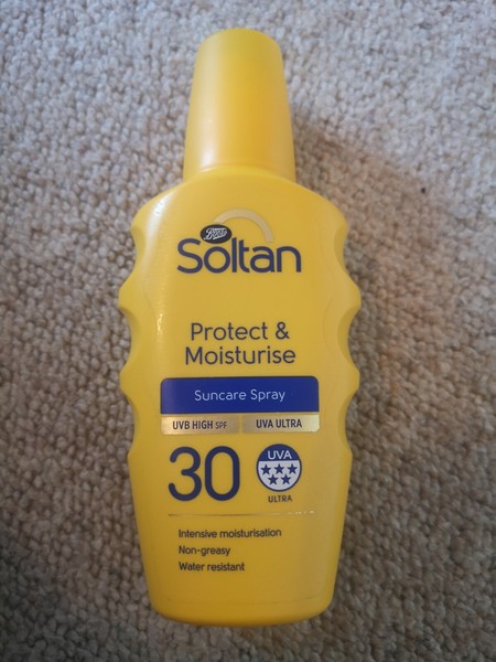 soltan suncare spray