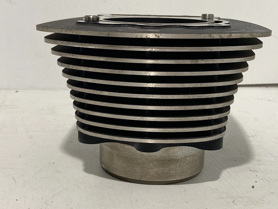 2006 Victory Vegas Rear Cylinder Jug (OEM) Foto 2 de 4