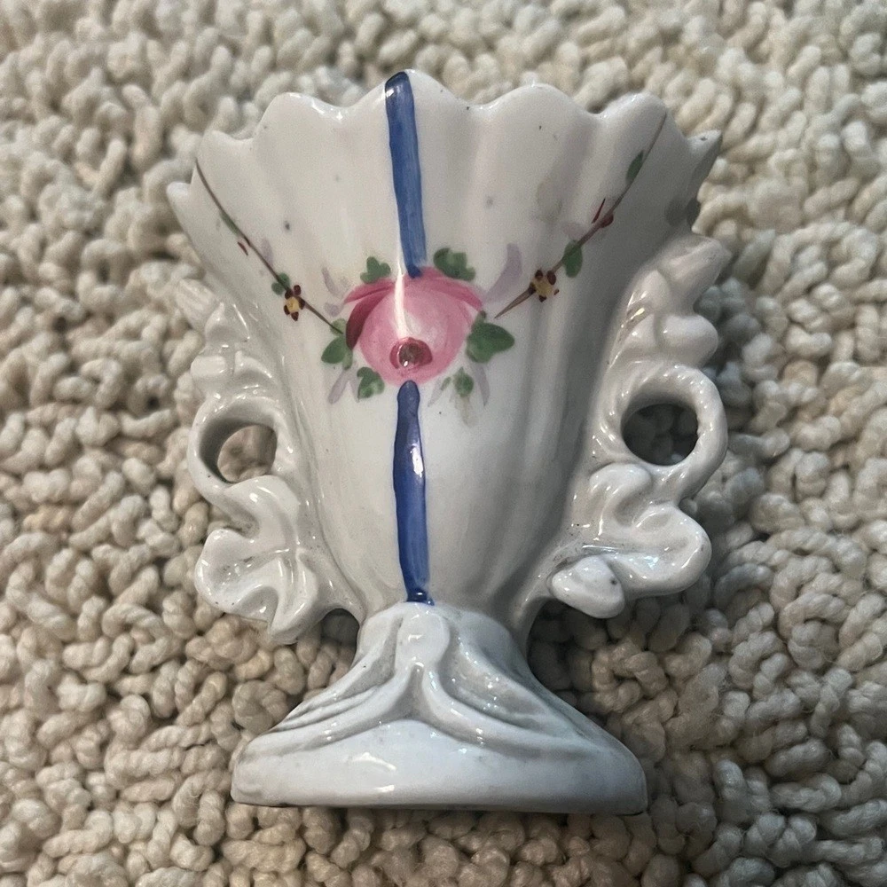 1822 Denim White and Blue Floral mini Vase