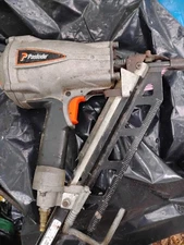 Paslode F350-S Pneumatic PowerMaster Plus 30 Degree Framing Nailer 