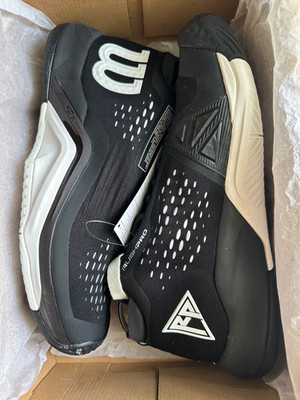 WILSON MEN'S TENNIS RUSH PRO TOUR MID BLACK/WHITE WRS332030 SIZE 10.5 SUPER RARE