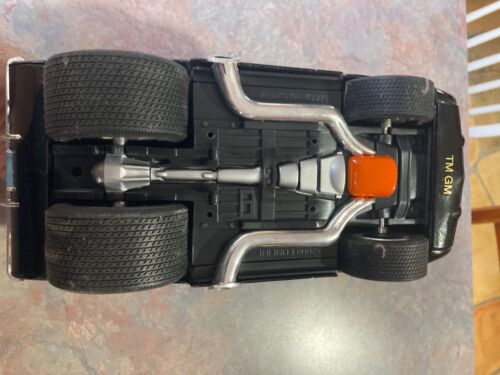 MUSCLE MACHINES 1:18 CHEVROLET Z28 10 IN LONG FREE SHIPPING - Picture 7 of 8