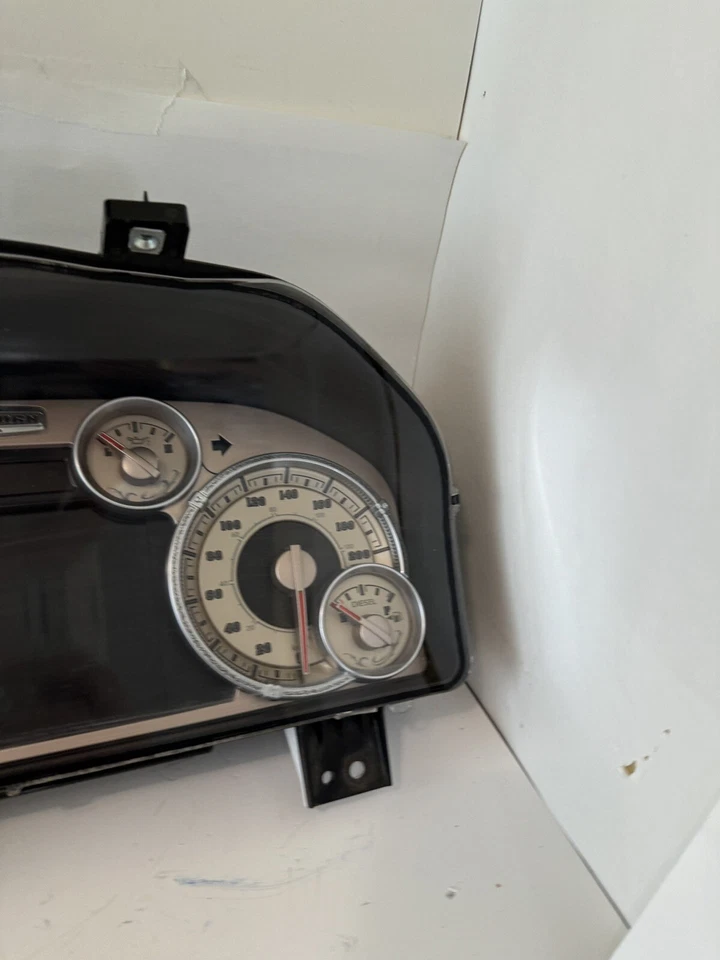 2014 RAM 3500 DIESEL CLUSTER SPEEDOMETER 200KM/H OEM P56054951AE 273K - Imagem 4 de 4