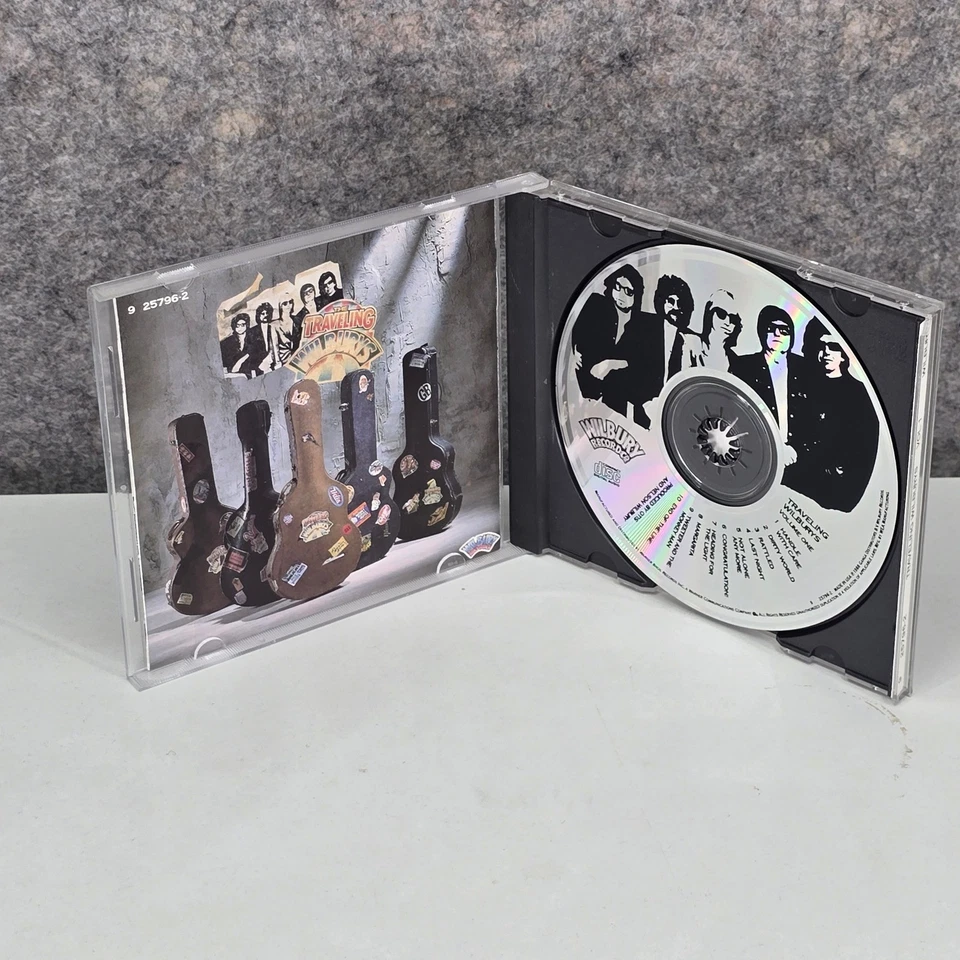 Traveling Wilburys CD Album Volume 1 Rock Music Classic ft. End of the Line Foto 3 de 4