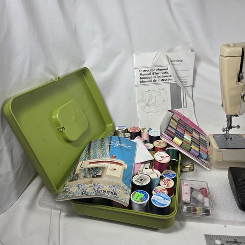VTG 1970s Singer Stylist 543 Sewing Machine with Pedal Plus Extras REPAIR PARTS - Picture 2 of 20