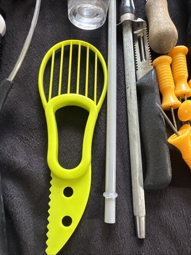 Lot Of Kitchen Items Ladel, Whisk, Masher, Peeler, Cob Holders - Picture 3 of 15