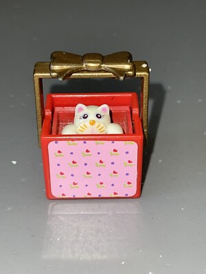 Vintage Galoob Sweet Secrets Katze Kätzchen Muschi Geschenk Korb Schleife Charm 4630 1985 Spielzeug