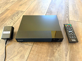 Sony BDP S1700 1080p Blu ray/DVD Player Streamer Region A Black w/ Remote