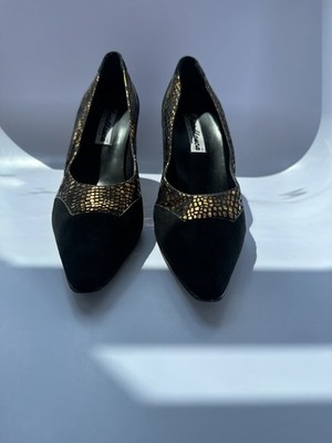 Contraband s Women s Suede Pointed Toe Heels Size 11