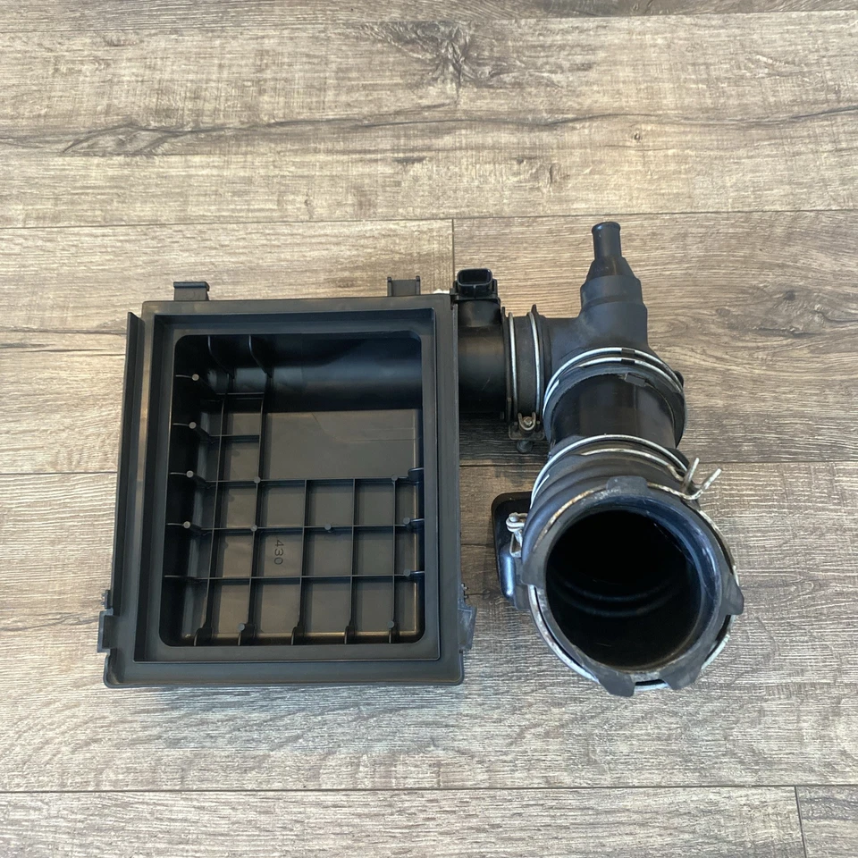 Cubierta de caja de purificador de aire de admisión Toyota Prius 1,8 L 2010-2015 con sensor MAF fabricante de equipos originales Foto 2 de 4