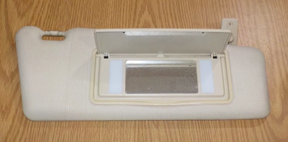 Mercedes-Benz E300 1998 lado del pasajero parasol derecho con espejo retrovisor y luces Foto 2 de 4