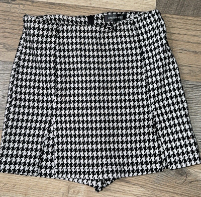 French Kiss  Houndstooth PLEATED SKORT WOMENS SIZE MEDIUM PRE OWNED Y2K