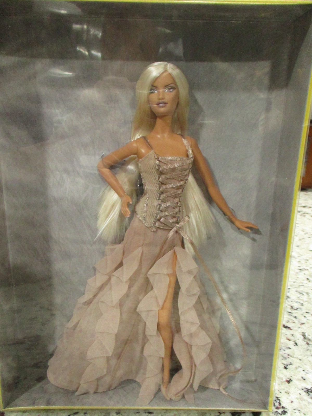 Versace Barbie Doll 2004 Gold Label Mattel B3457 thumbnail 3