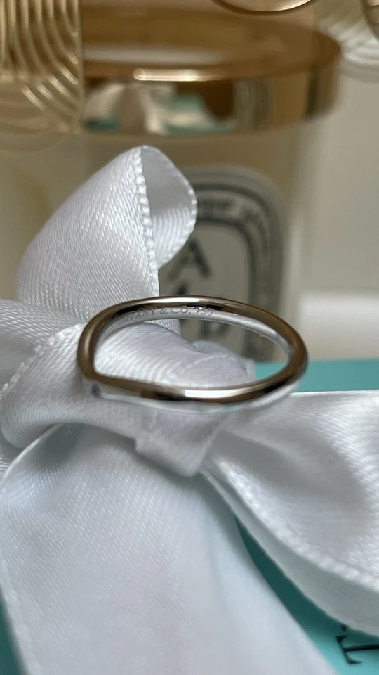 Anillo Tiffany & Co Elsa Peretti Banda Curvada Oro Blanco 3 Dia talla 4.5 NUEVO $1300 Foto 3 de 4