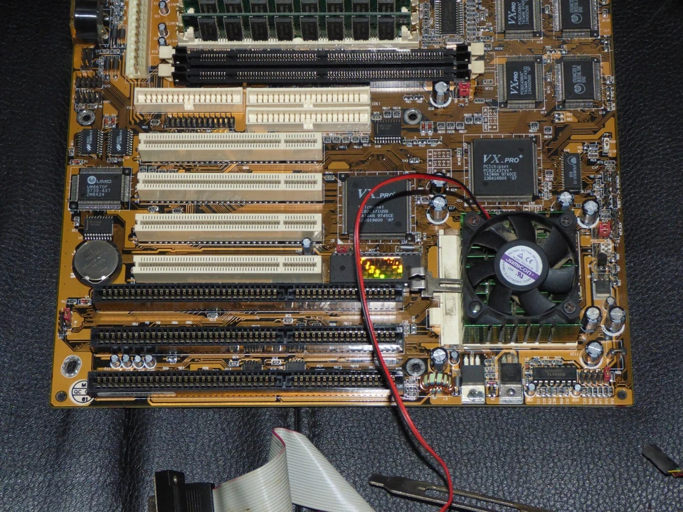 PCChips M547 Socket 7 AT WITH PENTIUM CPU AND 32 MB RAM TESTED - Image 4 of 4