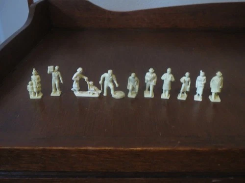 MARX PLAYSET LOT OF 10 VINTAGE CIVILIAN FIGURES for AIRPORT SEARS MARXVILLE