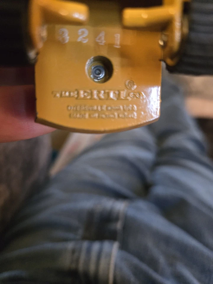 Excavadora ERTL Mighty Movers - No. 1854 - Trackhoe - IH 640 Foto 3 de 3