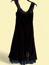 Vintage 80s Velvet Dark Green Dress With Forest Green Trim. Size 8/10