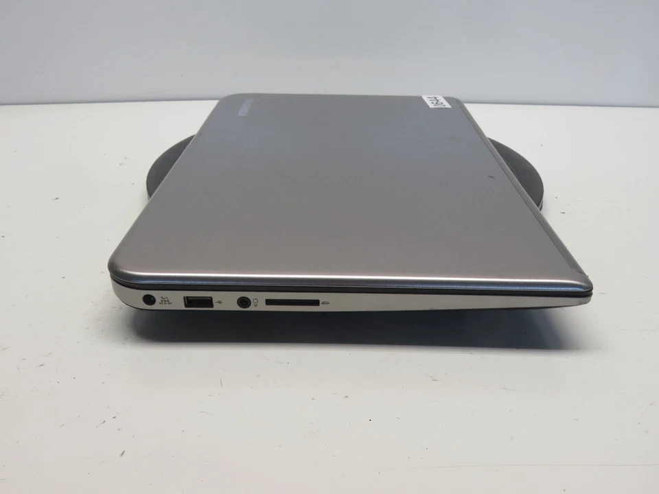 Toshiba Satellite E45t-A4100 Intel i5-4200U 1,6 GHz 4 GB SIN DISCO DURO sin batería Foto 4 de 4