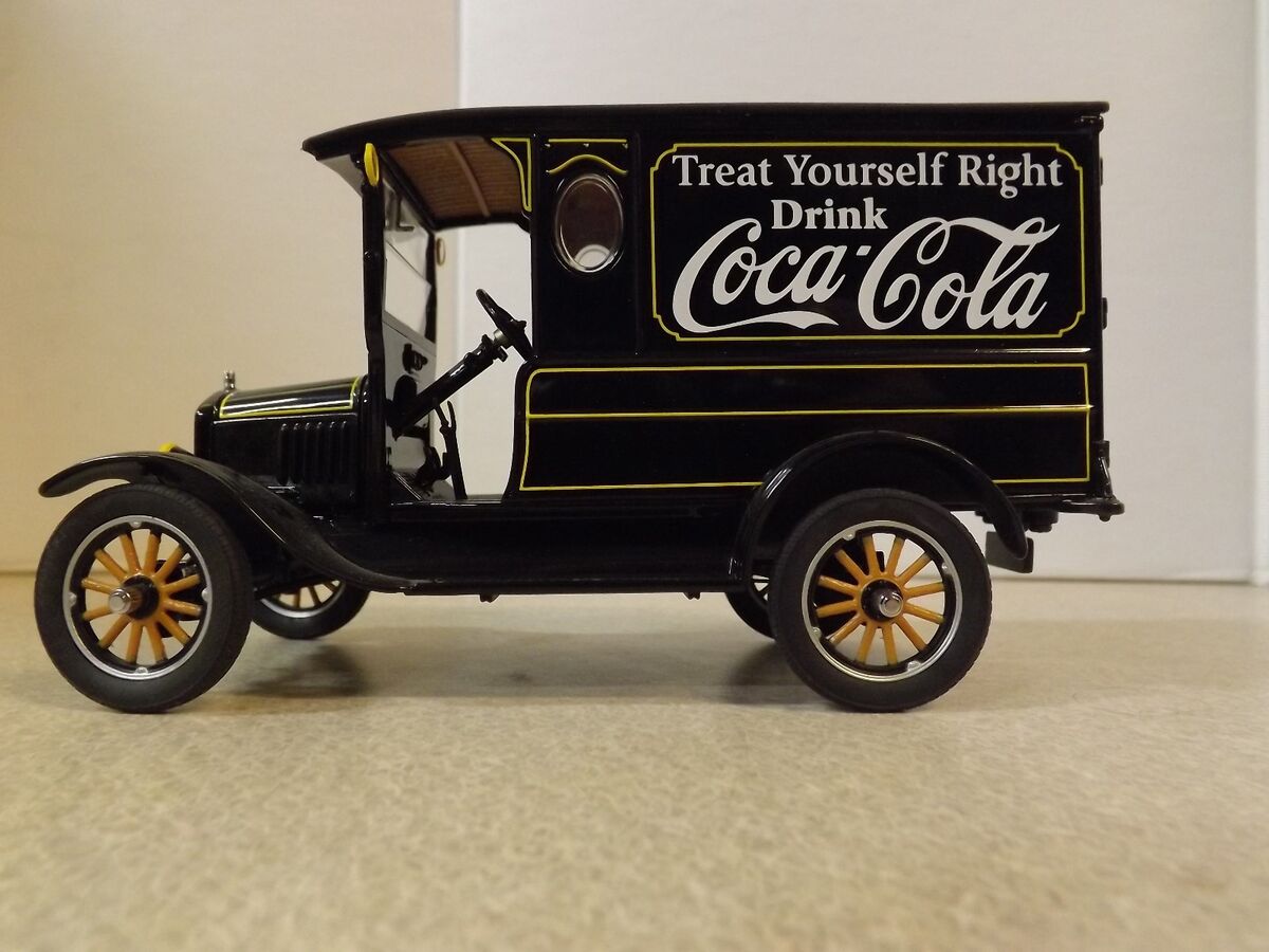 DANBURY MINT 1925 COCA-COLA FORD MODEL T DELIVERY TRUCK 1:24 DANBURY MINT 1925 COCA-COLA FORD MODEL T DELIVERY TRUCK 1:24