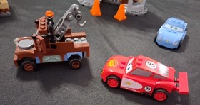 Used LEGO Cars 2 Flo's V8 Caf&eacute; 8487 Complete Set 517pcs w/ Box 100% complete