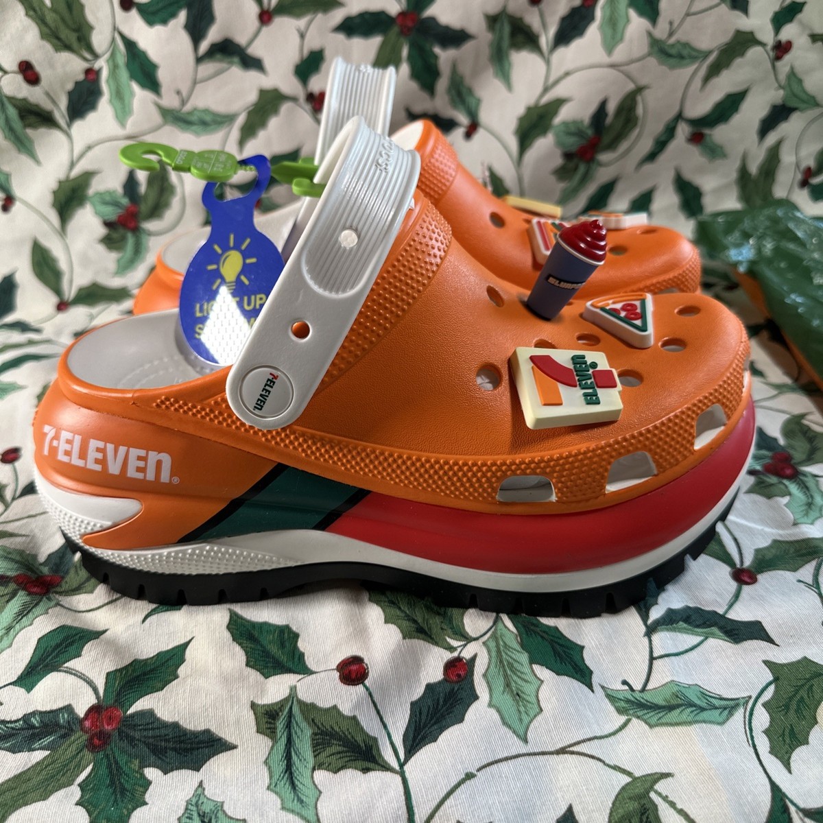 NIB Seven 11 x Crocs Mega Crush Clogs 7-11 M/5 W/7 Slip On Sling