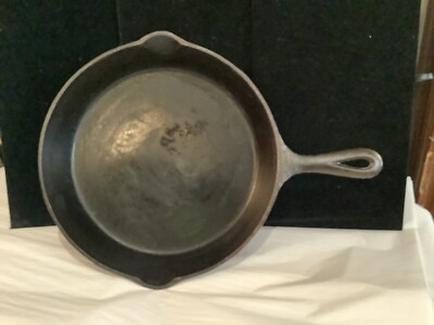 RARE VINTAGE AUTHENTIC SIGNED NO. 6 R BLACK CAST IRIN SKILLET PAN NR