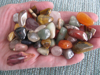 NEW NATURAL ASSORTED VARIETY OF MEDIUM  SIZE & LGR GEMSTONES & CRYSTALS--1/4LB.