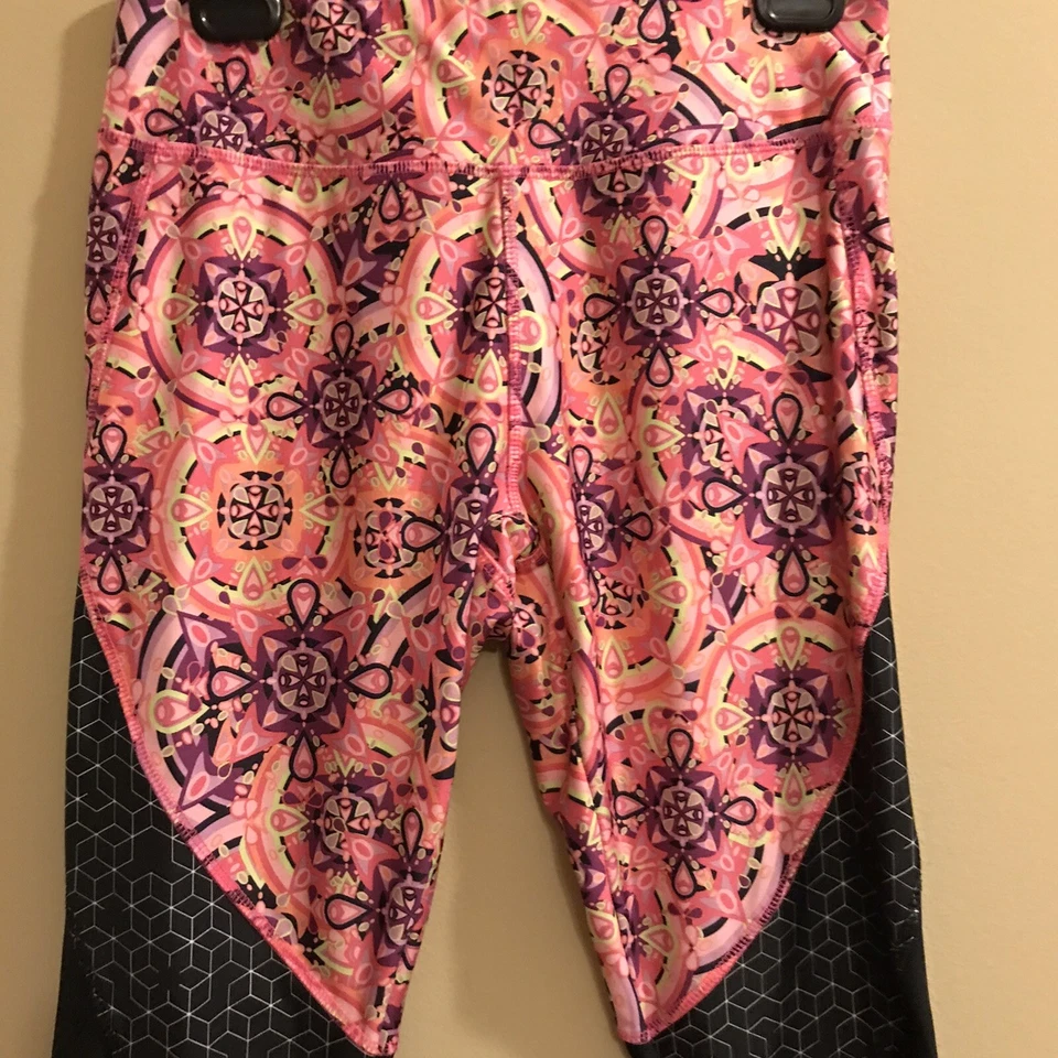 Womens Danskin Now Capri Leggings Pink Boho Pattern Sz M Fitness Gym Yoga - Image 2 of 4
