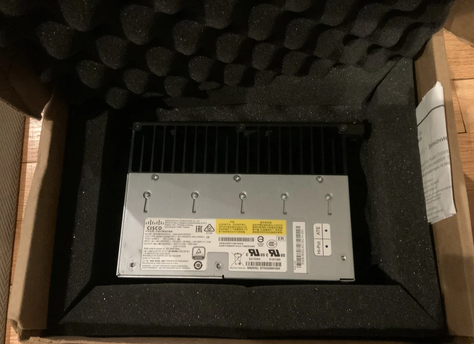 Fuente de alimentación Cisco PWR-RGD-AC-DC-H 100-240v-ac 0,5a Amp 4,5v-dc 150w Foto 2 de 4