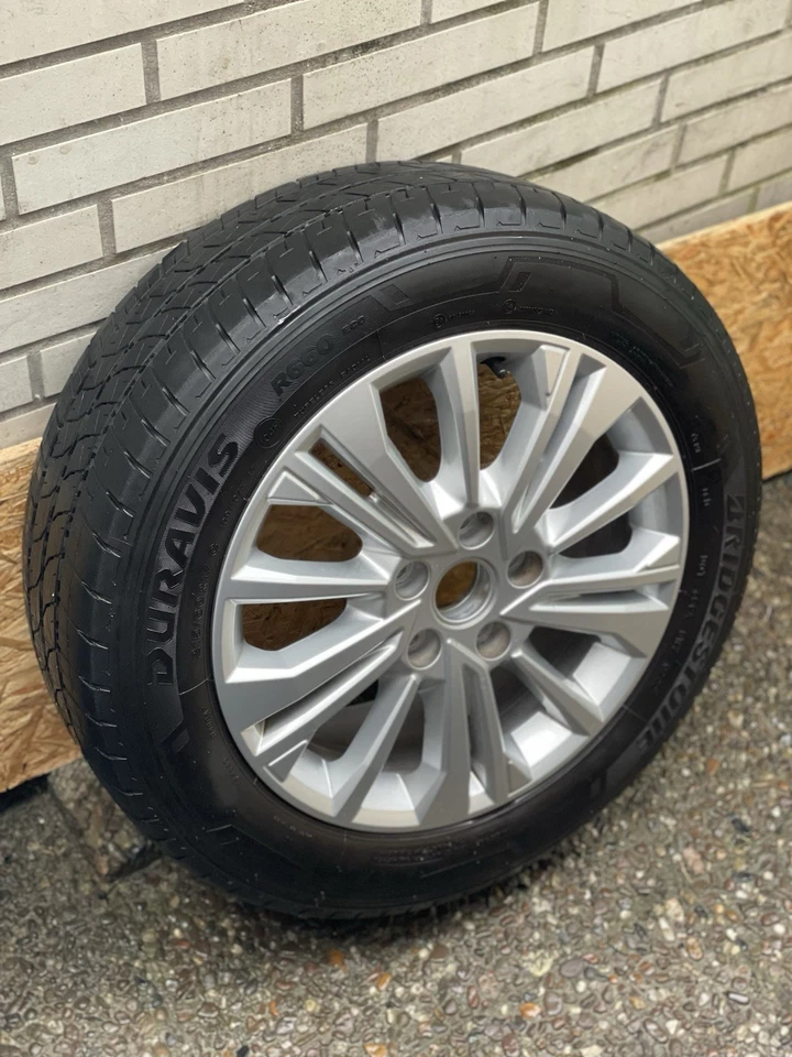 Sommerräder VW T6 Multivan 215/60R17C Bridgestone DOT 2022 ca. 5,5 mm Alufelgen - Bild 2 von 4