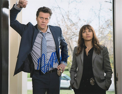 GFA Angie Tribeca * HAYES MacARTHUR * Signiertes 8x10 Foto H2 PROOF COA