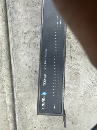 Trendnet TE100S24 USED AND TESTED AND WORKING, COMES WITH CORD - Picture 2 of 5