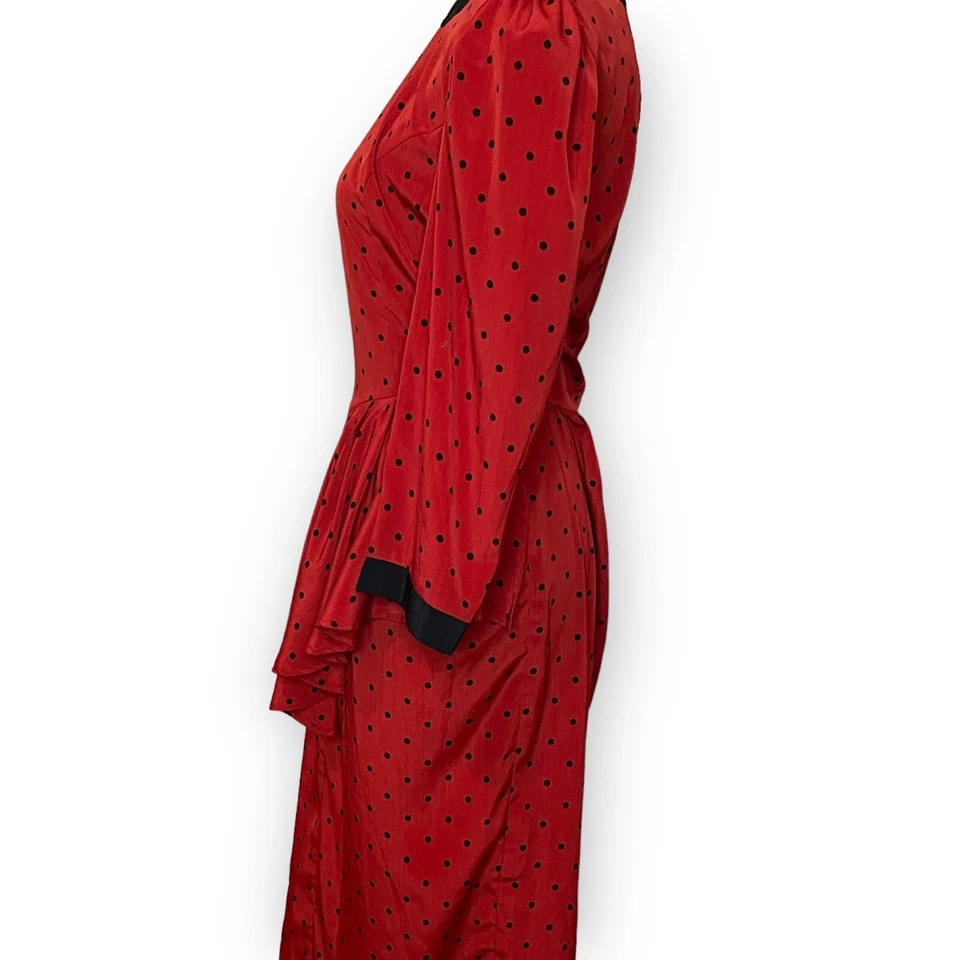 Vestido Midi Feminino Petite Focus 4 Bolinhas Vermelhas Babado Leve Anos 80 Pinup Antigo - Imagem 3 de 4