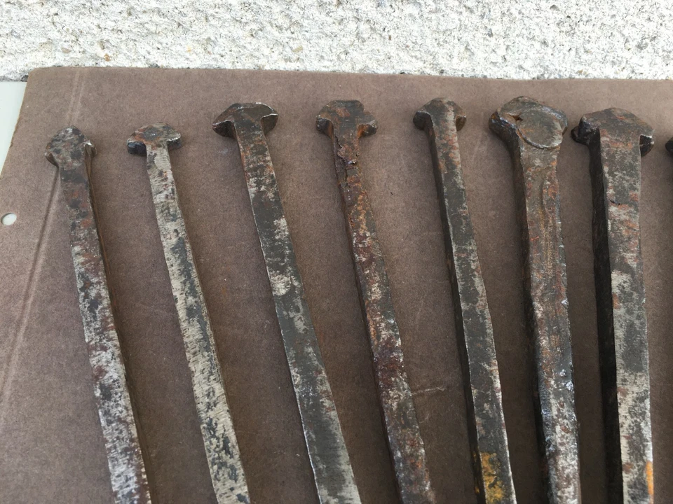 10 anciens grands clous forgés / Clous de charpente / Quincaillerie / Déco - Photo 2/4